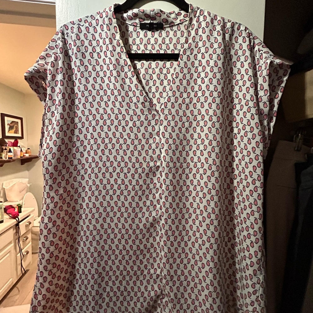 Pleione White V-Neck Blouse with Pink Paisley Print size large